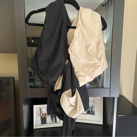 Eloquii Criss-Cross Peekaboo Bathing Suit 22-24 - Picture 3 of 3